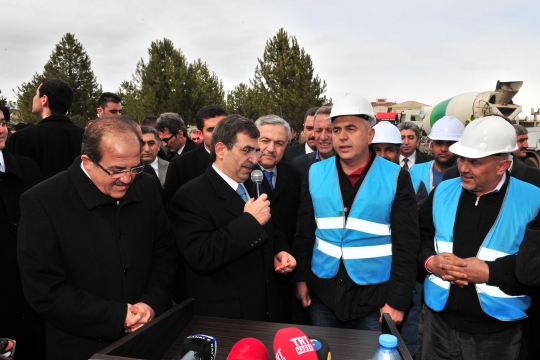 Bakan Güllüce Karakoçan Devlet Hastanesi'nin 50 Yataklı Yeni Hizmet Binasının Temel Atma Törenine Katıldı