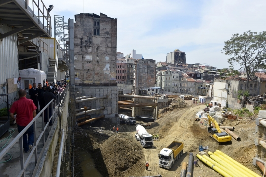 Bakan Güllüce Beyoğlu'nda Kentsel Dönüşümü İnceledi