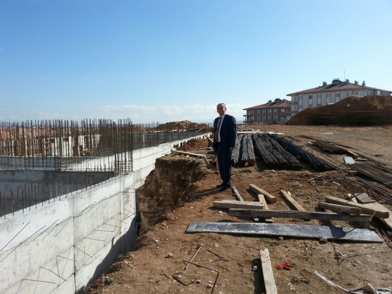 İl Müdürümüz Sayın Mehmet Fatih Namık ÖZTÜRK, İlimiz Merkez Mavi Şehir'de Yapımı Devam Eden 16 Derslikli İlköğretim Okul İnşaatı'nda İncelemelerde Bulundu.