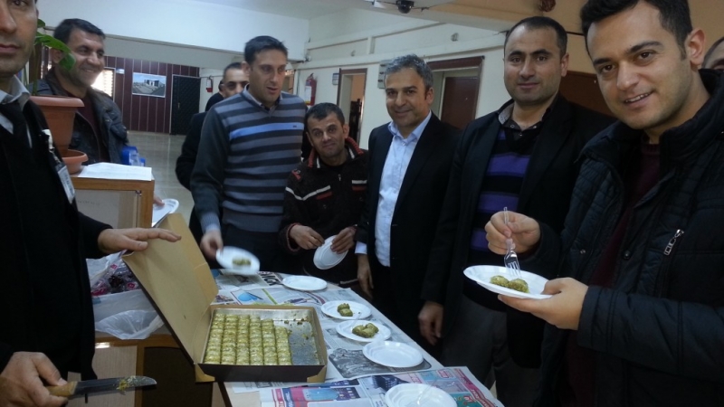 MEVLİD KANDİLİ DOLAYISIYLA MÜDÜRLÜĞÜMÜZ TARAFINDAN PERSONELE BAKLAVA İKRAM EDİLDİ