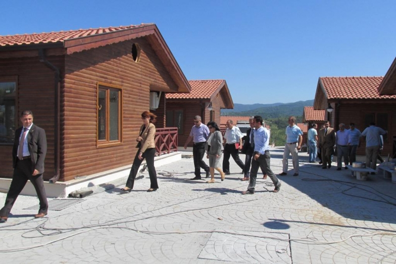 SAYIN VALİMİZ ÇINARCIK HUZUREVİ İNŞAATINDA İNCELEMELERDE BULUNDU
