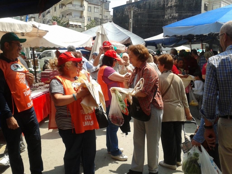 Çınarcıkta Bez Torba Dağıtımı Etkinliği