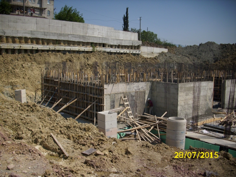 Anadolu Lisesi İnşaatında Beton Dökümü 