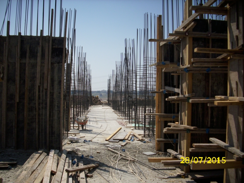 Anadolu Lisesi İnşaatında Beton Dökümü 