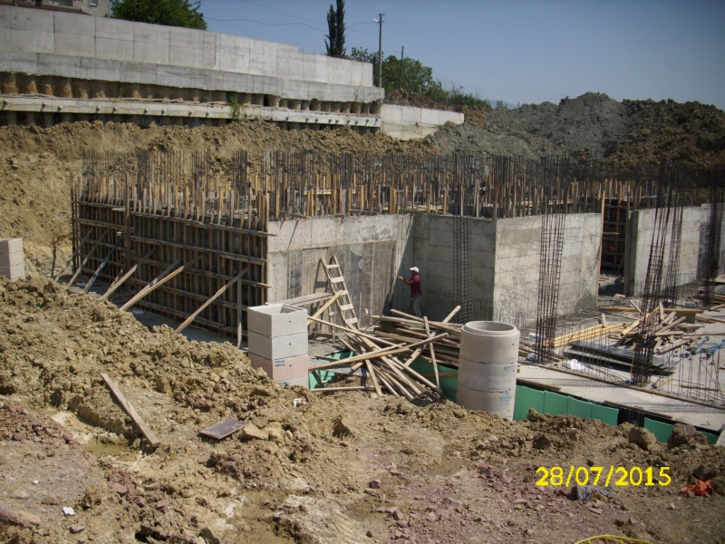 Anadolu Lisesi İnşaatında Beton Dökümü 