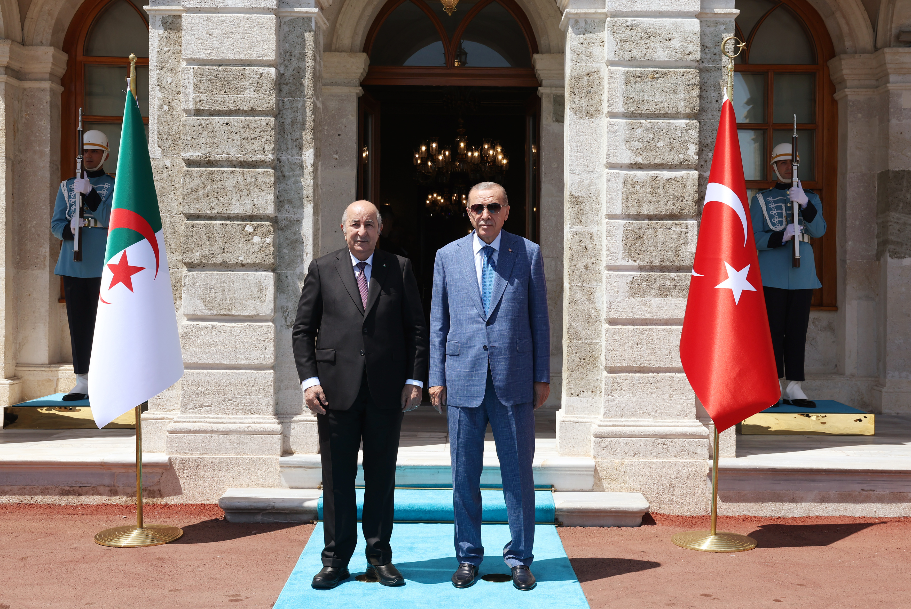 Bakan Özhaseki Cezayirli Mevkidaşları ile İki Ülke Arasındaki Ortak Projeleri Görüştü