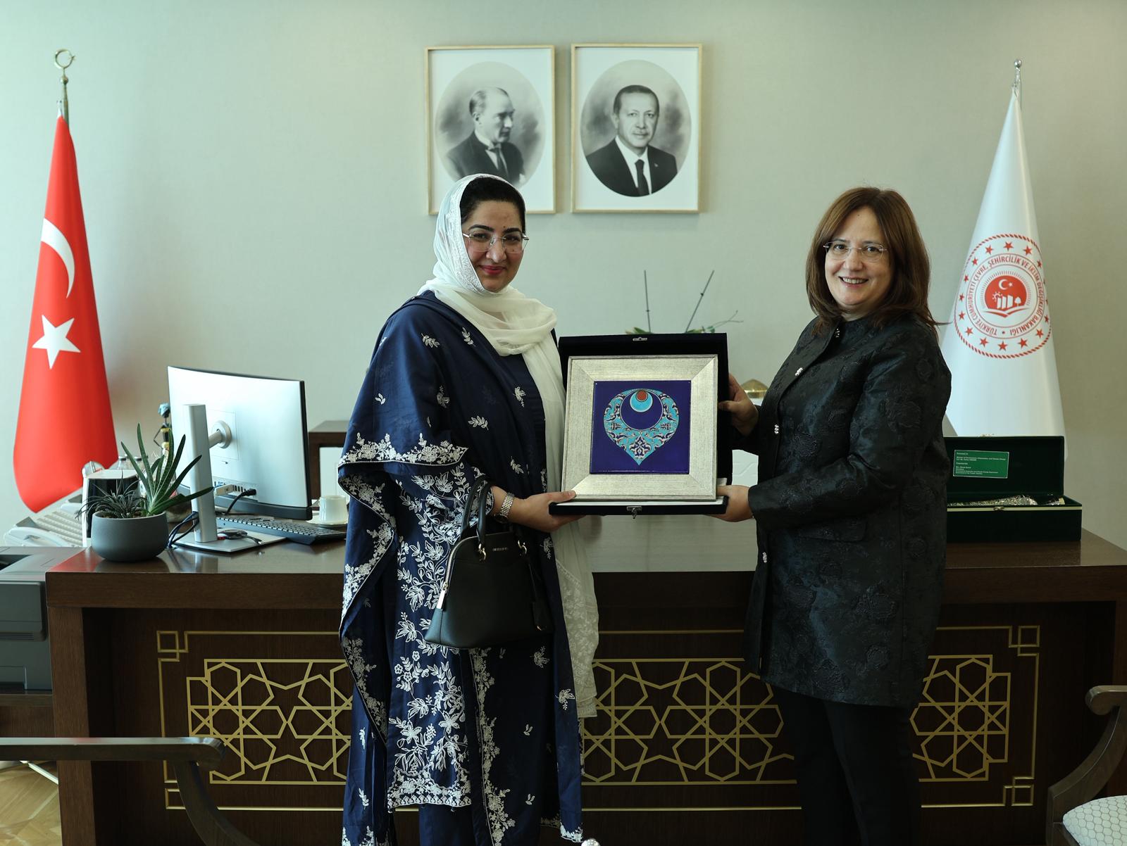 Bakan Yardımcımız Sayın Fatma Varank, Pakistan ve Makedonya Heyetleriyle Görüştü