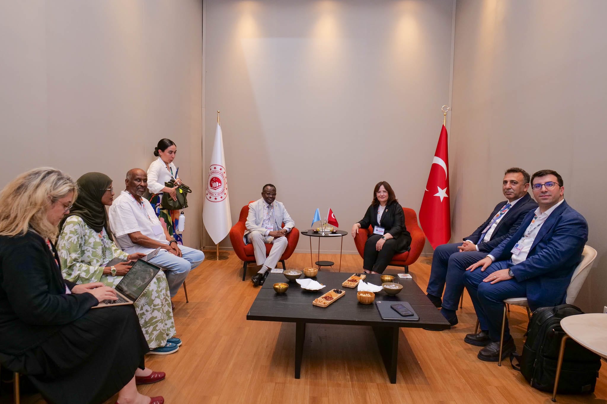 Bakan Yardımcımız Sayın Fatma Varank Somali Çevre ve İklim Değişikliği Bakanı Bashir Mohamed Jama ile ikili görüşme gerçekleştirdi