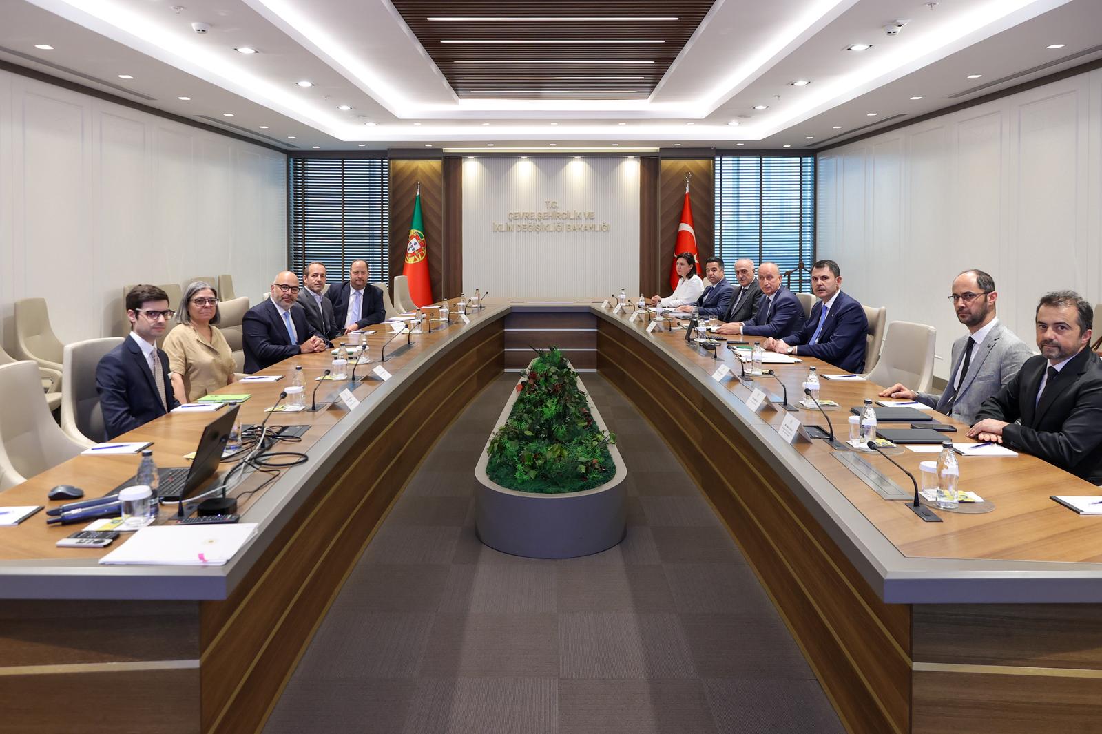 Bakanımız Sayın Murat Kurum, Portekiz Cumhuriyeti Altyapı ve Konut Bakanı Sayın Miguel Pinto Luz ile Görüştü