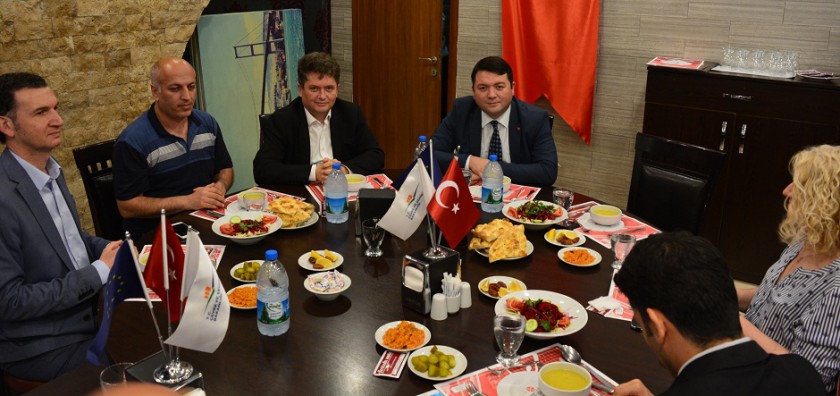 Başkanlığımız personeli aileleri ile birlikte Başkanımız Sn. İsmail Raci BAYER tarafından verilen iftar yemeğinde bir araya geldi.