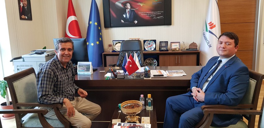 ODTÜ İnşaat Müh. Bölüm Başkanı Prof.Dr. İsmail Özgür YAMAN, örnek uygulama olarak Bakanlığımız bahçesinde yapımı devam eden “yağmur suyu geçirebilen beton” çalışmasını yerinde inceledi.