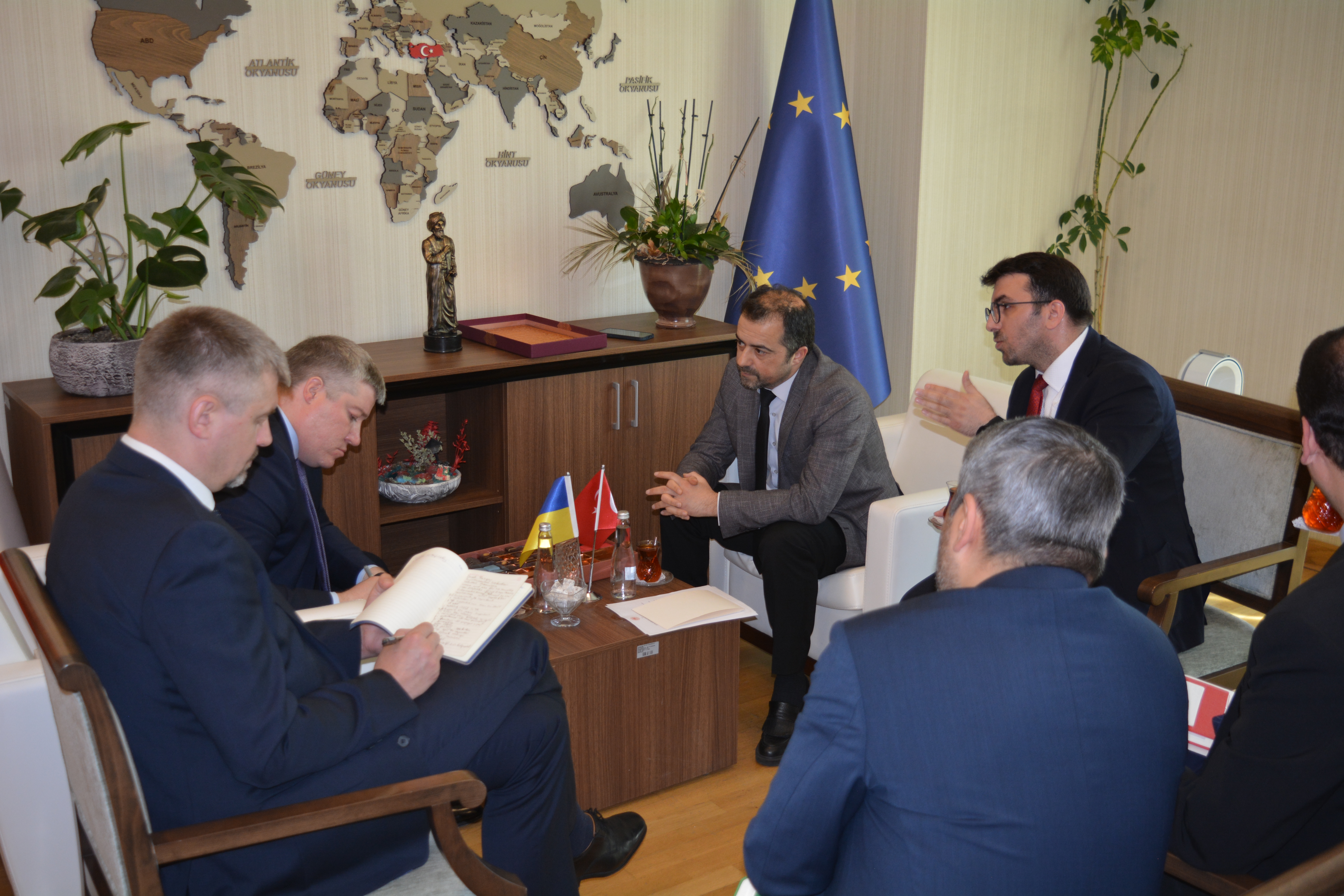 Courtesy Visit of Ukrainian Chargé d'Affaires Mr. Chernyshev to Our Director General Mr. Tüzgen