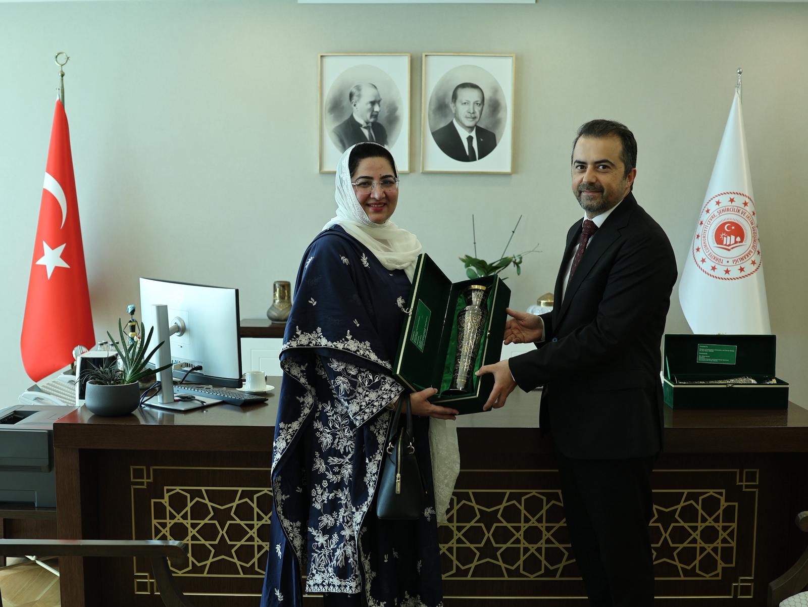 Deputy Minister Fatma Varank Met with Delegations from Pakistan and North Macedonia