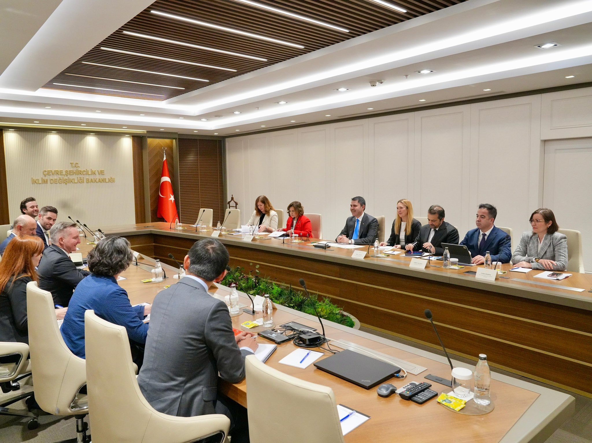 Minister of Environment, Urbanization and Climate Change, Mr. Murat Kurum, hosted the Australian Minister of Climate Change and Energy, Mr. Chris Bowen, and his accompanying delegation