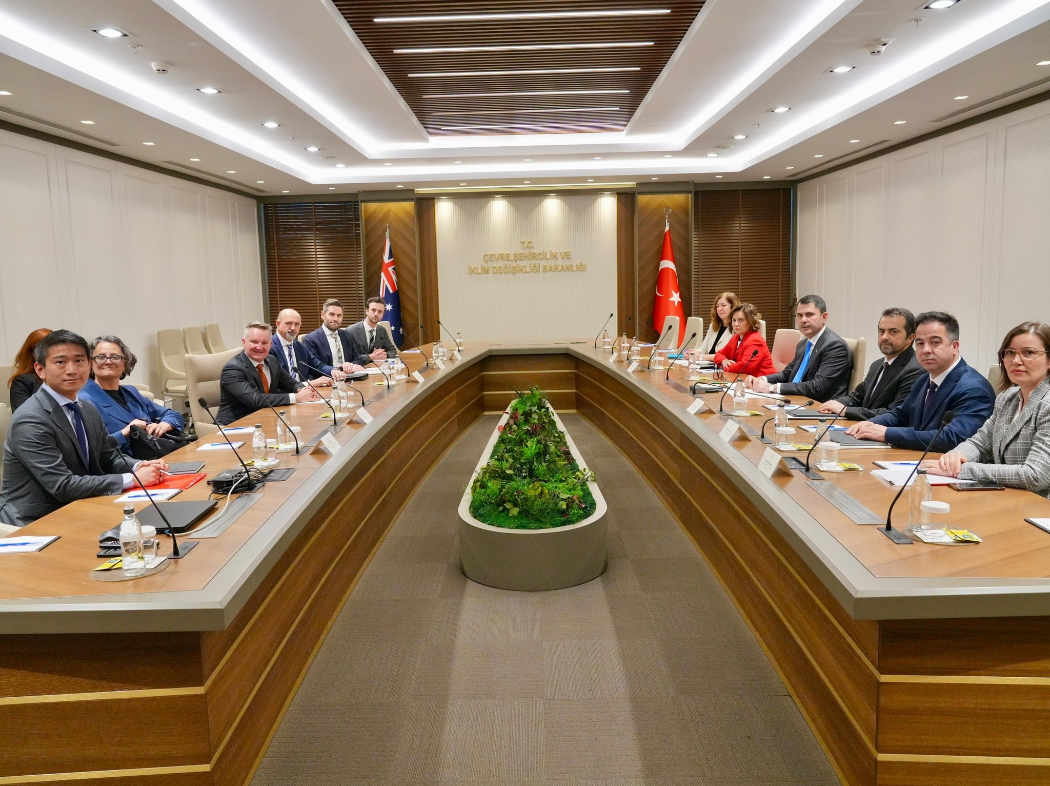 Minister of Environment, Urbanization and Climate Change, Mr. Murat Kurum, hosted the Australian Minister of Climate Change and Energy, Mr. Chris Bowen, and his accompanying delegation