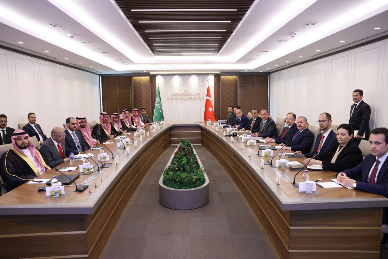 Minister Özhaseki Met with Saudi Colleague Al Hogail