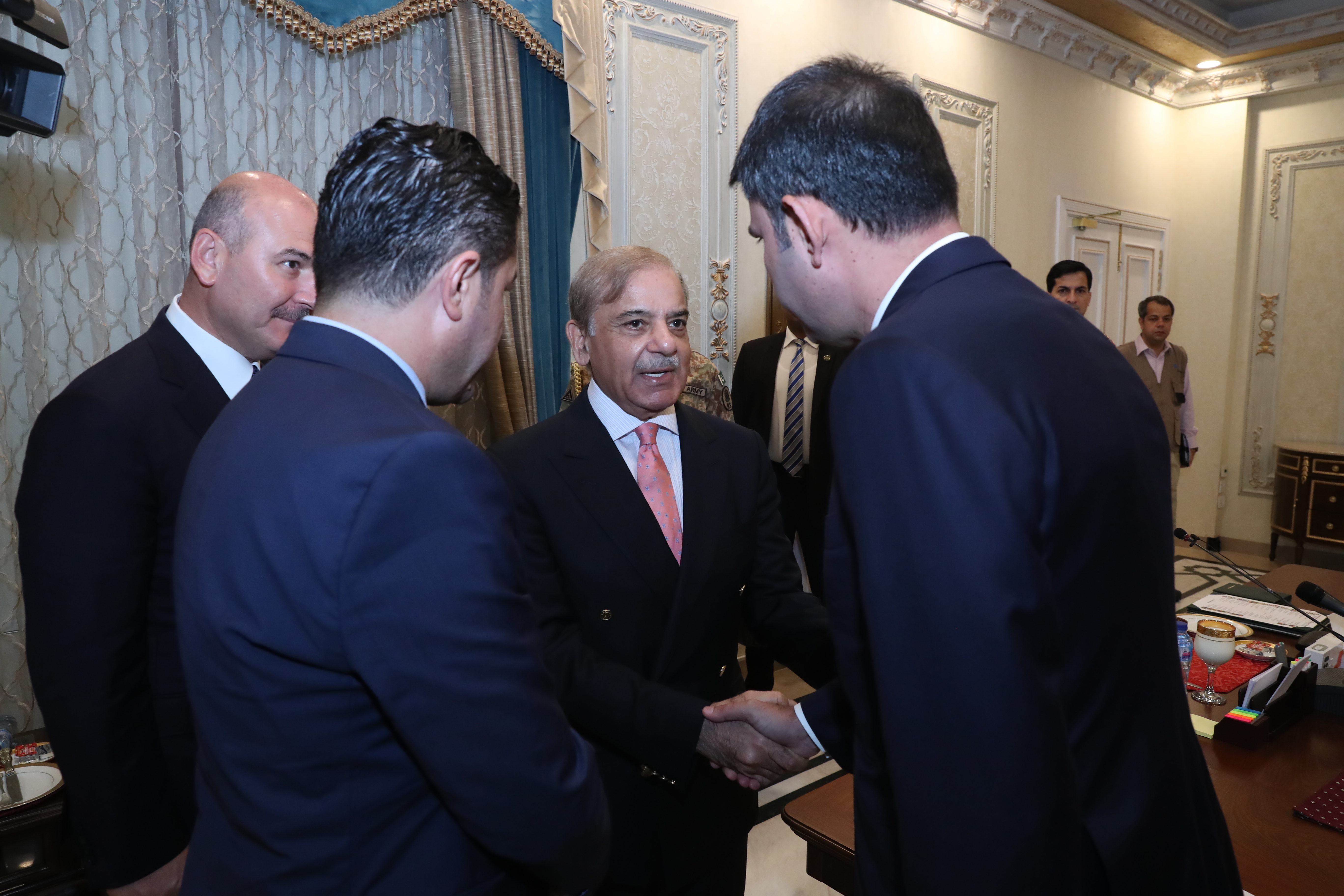 Ministers Murat Kurum and Süleyman Soylu in Pakistan, where the Flood Disaster Experienced