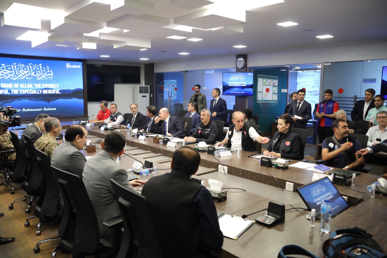 Ministers Murat Kurum and Süleyman Soylu in Pakistan, where the Flood Disaster Experienced