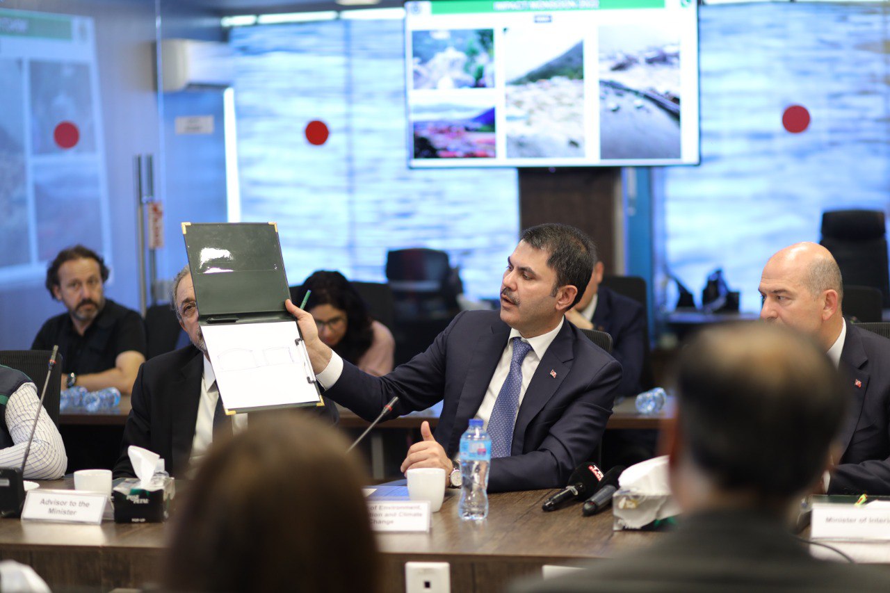 Ministers Murat Kurum and Süleyman Soylu in Pakistan, where the Flood Disaster Experienced