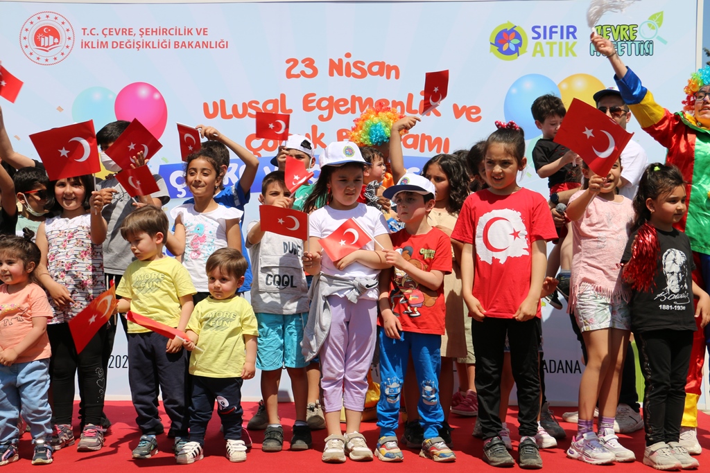 23 Nisan Ulusal Egemenlik ve Çocuk Bayramında Çevre ve Çocuk Şenliği Etkinlikleri Yapıldı.