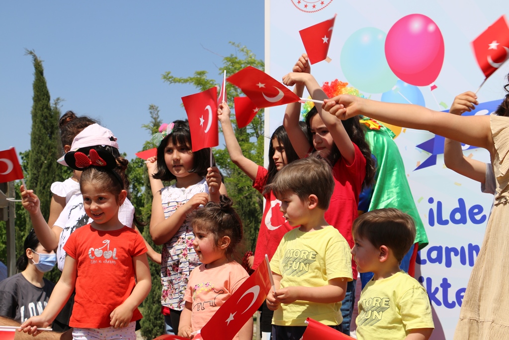 23 Nisan Ulusal Egemenlik ve Çocuk Bayramında Çevre ve Çocuk Şenliği Etkinlikleri Yapıldı.