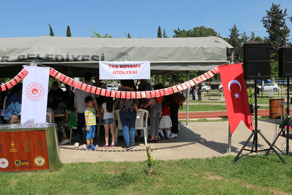 23 Nisan Ulusal Egemenlik ve Çocuk Bayramında Çevre ve Çocuk Şenliği Etkinlikleri Yapıldı.