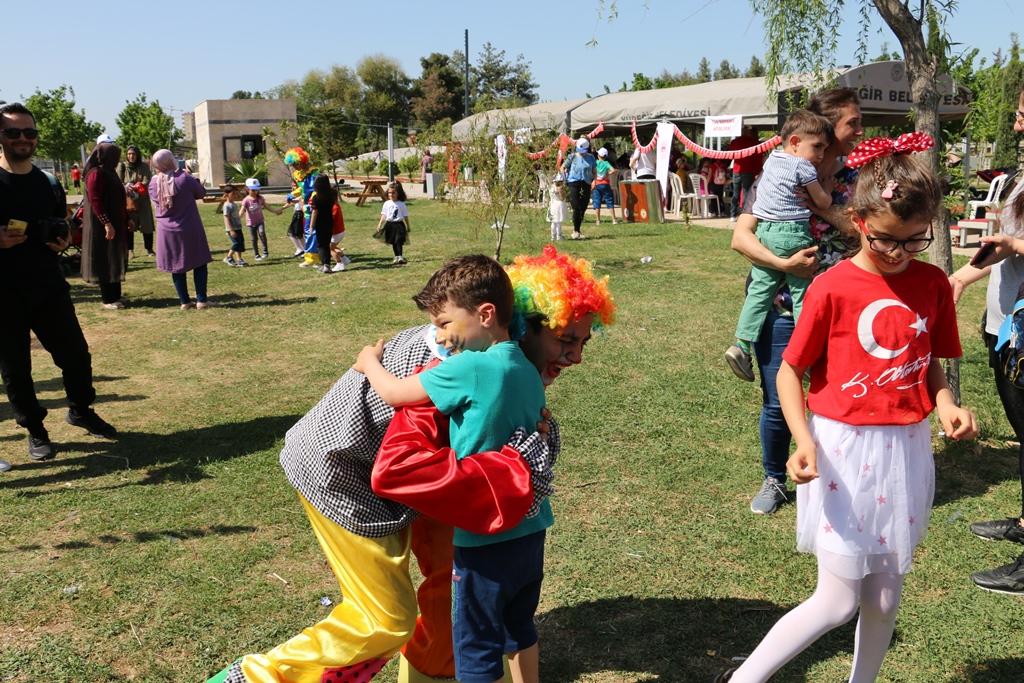 23 Nisan Ulusal Egemenlik ve Çocuk Bayramında Çevre ve Çocuk Şenliği Etkinlikleri Yapıldı.