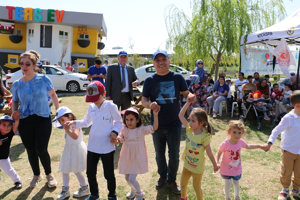 23 Nisan Ulusal Egemenlik ve Çocuk Bayramında Çevre ve Çocuk Şenliği Etkinlikleri Yapıldı.