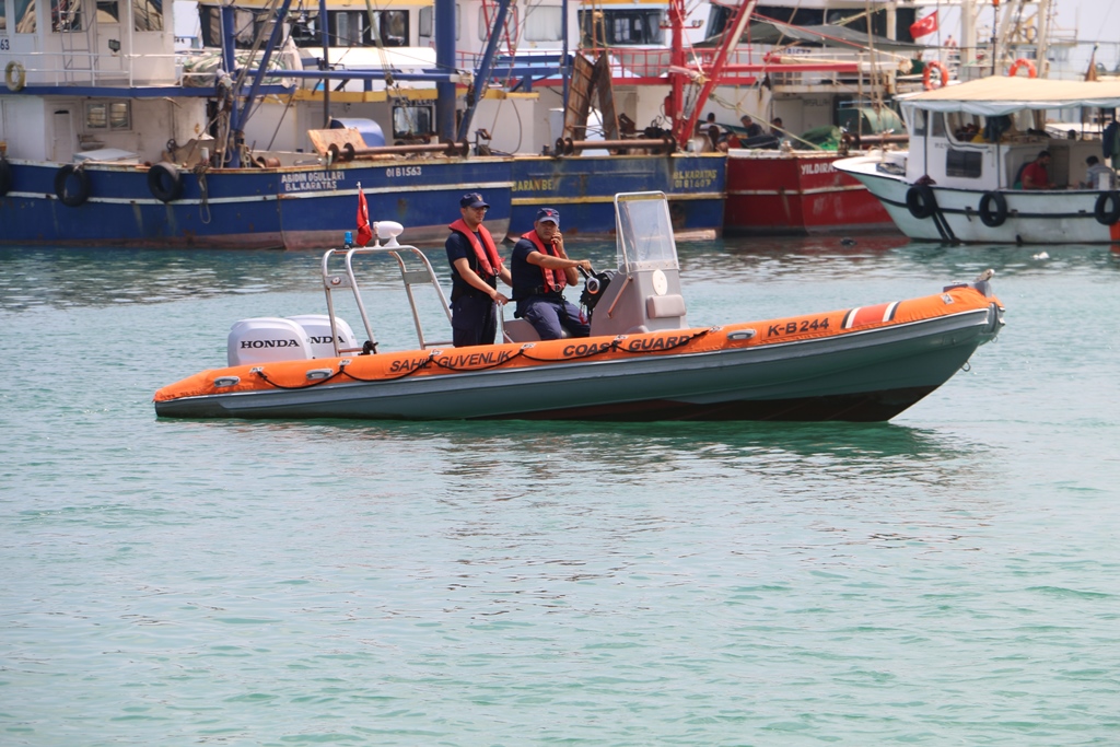 Bugün Adana ilimiz, Karataş ilcemizde, saat 14:00 da Balıkçı Barınağinda Dalgıçlar ile Deniz dibi temizliği etkinliği düzenledik