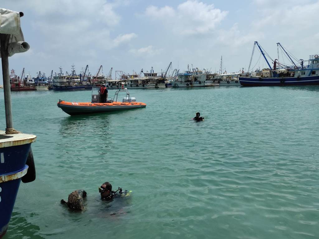 Bugün Adana ilimiz, Karataş ilcemizde, saat 14:00 da Balıkçı Barınağinda Dalgıçlar ile Deniz dibi temizliği etkinliği düzenledik