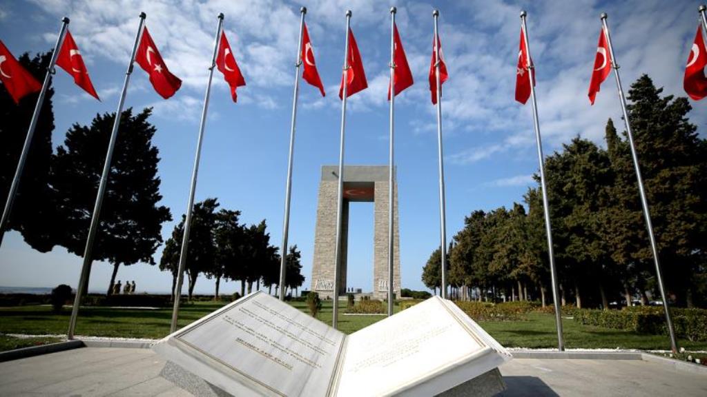 Çanakkale Zaferi’nin 109. yıl dönümünü gururla kutluyor, başta Gazi Mustafa Kemal ATATÜRK ve silah arkadaşları olmak üzere tüm kahramanlarımızı saygı, rahmet ve minnetle anıyoruz.