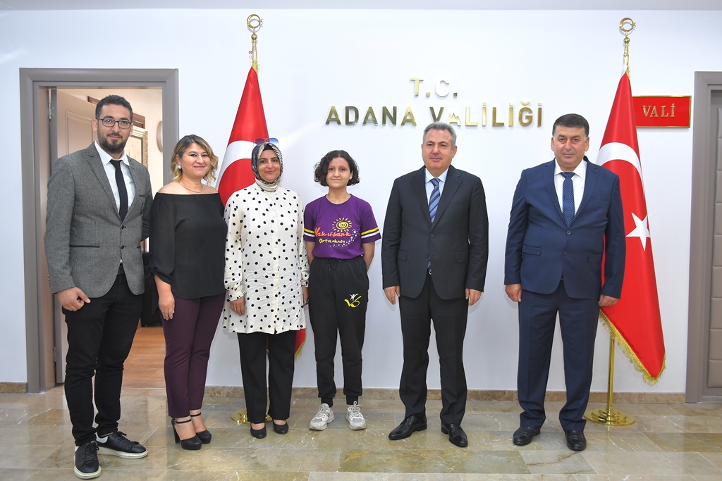 “İklim Değişikliği”  Konulu Resim Yarışmasında Dereceye Giren Öğrencilerimize Ödülleri Sayın Valimiz Dr. Süleyman ELBAN Tarafından Verilmiştir