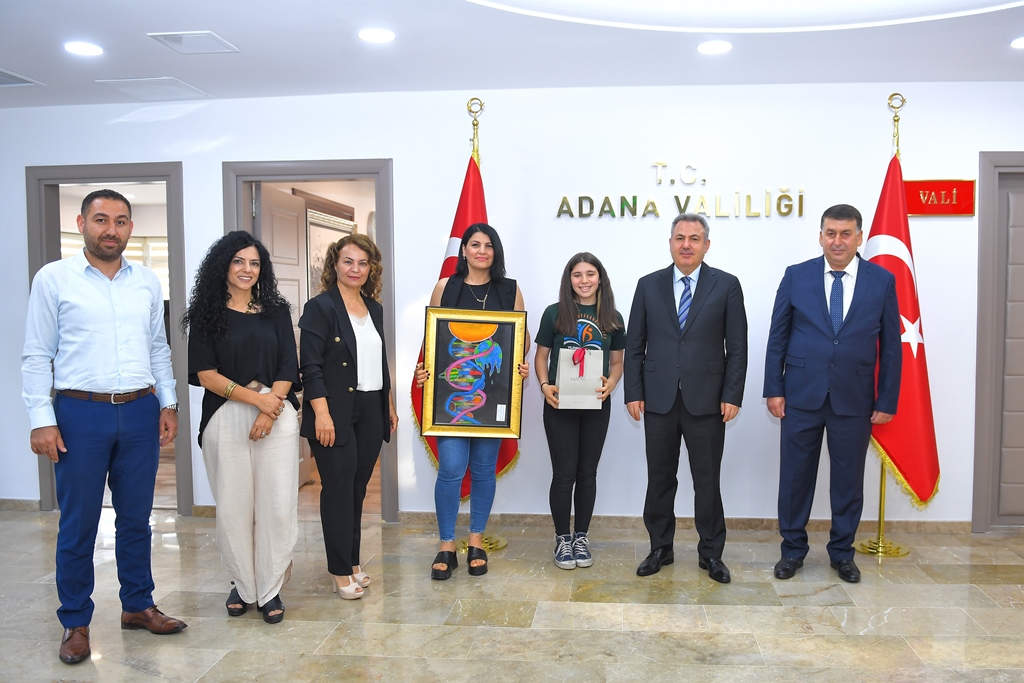 “İklim Değişikliği”  Konulu Resim Yarışmasında Dereceye Giren Öğrencilerimize Ödülleri Sayın Valimiz Dr. Süleyman ELBAN Tarafından Verilmiştir