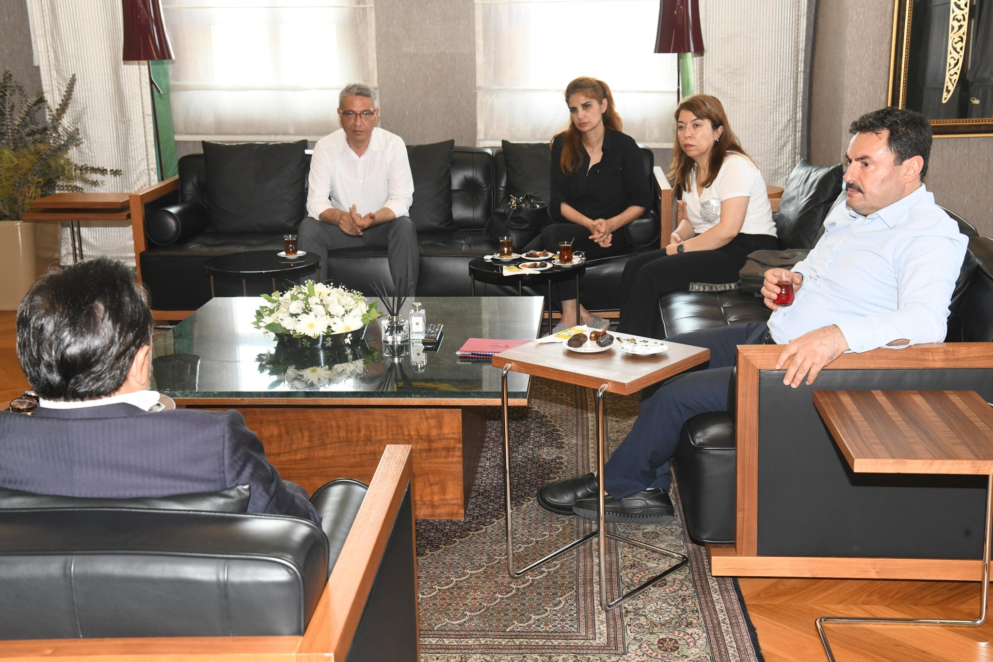 İl Müdürümüz Sn. Hasan ALAN Çevre Yönetimi ve Denetimi Şube Müdürü Tuğba Kır Özkan ve Yapı Denetim Şube Müdürü Sibel Özçelik, Sarıçam Belediye Başkanı Sayın Bilal Uludağ'ı makamında ziyaret ettiler.