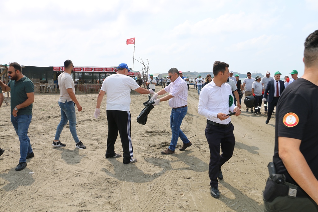 Karataş İlçemizdeki Harbiş sahili Akyatan Lagünu arasında sahilde Çevre temizliği etkinliği düzenledik.