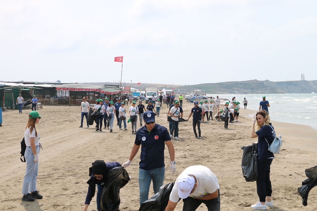 Karataş İlçemizdeki Harbiş sahili Akyatan Lagünu arasında sahilde Çevre temizliği etkinliği düzenledik.