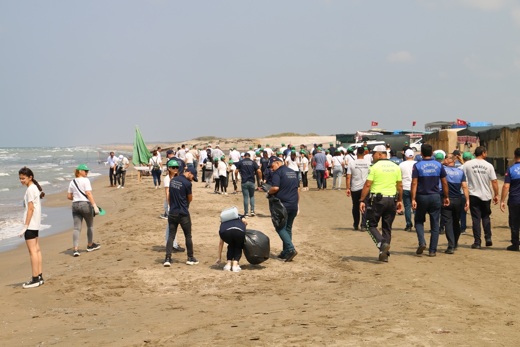 Karataş İlçemizdeki Harbiş sahili Akyatan Lagünu arasında sahilde Çevre temizliği etkinliği düzenledik.