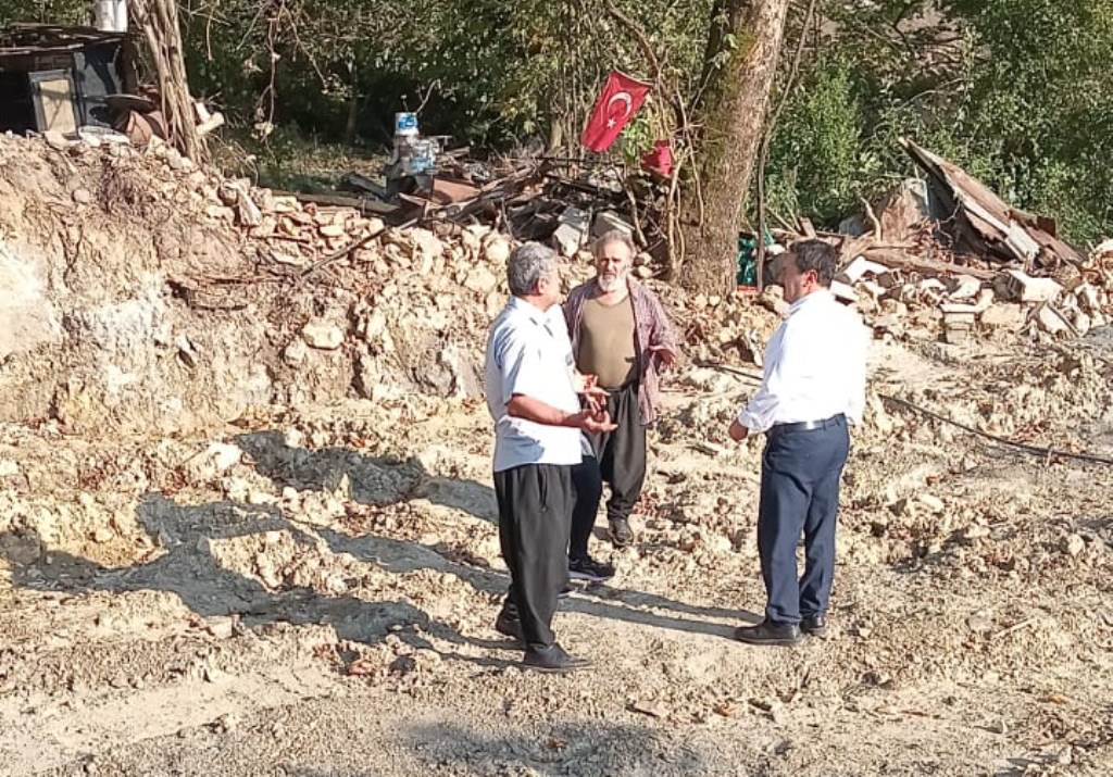 Saimbeyli ilçemizde yapımı devam eden Deprem konutlarını İl Müdürümüz Sn. Hasan ALAN ve Proje Şube Müdürü Gülsüm YANIK yerinde inceledi.