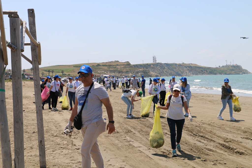 “Temiz Deniz, Temiz Dünya” temasıyla başladığımız etkinlikler kapsamında Karataş ilçesi Harbiş sahilinde kıyı temizliği yapıldı.