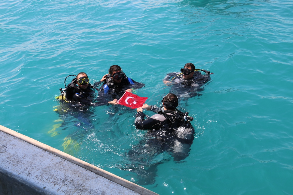 “Temiz Deniz, Temiz Dünya” temasıyla başladığımız etkinlikler kapsamında Karataş ilçesi açıklarında deniz dibinde hayalet ağ  temizliği yapıldı.