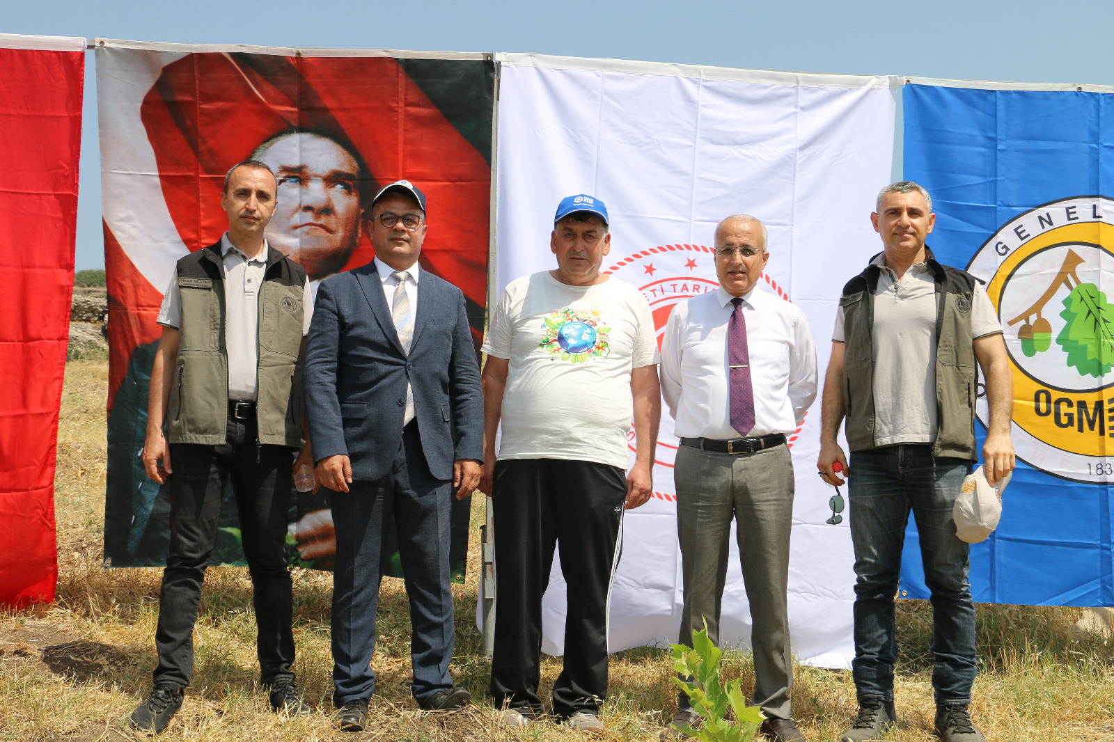 Türkiye Çevre Haftasını Kapsayan Etkinlikler Menekşe Köyünde Fidan Dikimi ile Başladı.