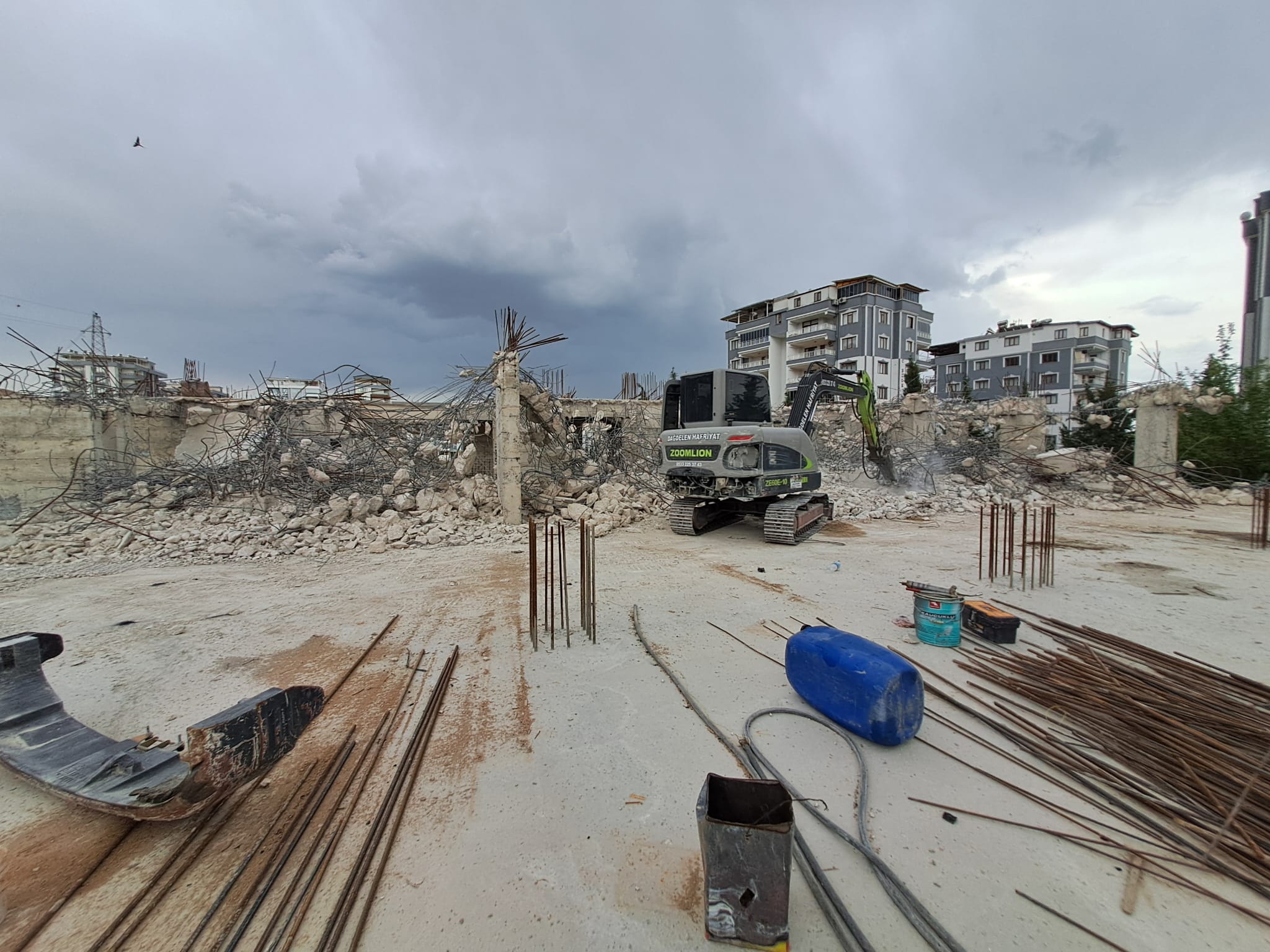Mevzuat Hükümlerine Uygun Yapılmayan ,Beton Deney Sonuçları Uygun Olmayan ve Hatalı İmalat Yapılan Yapıları Yıktırıldı.