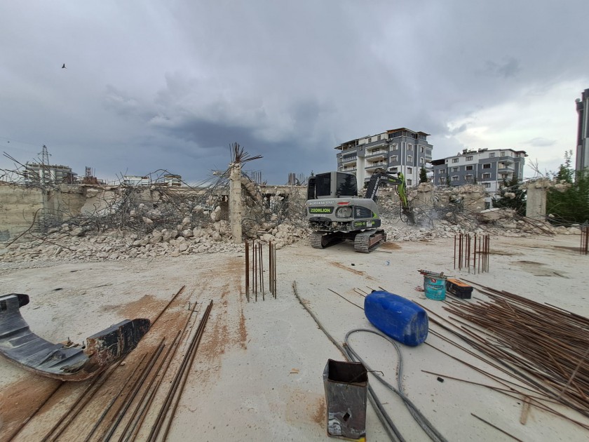 Mevzuat Hükümlerine Uygun Yapılmayan ,Beton Deney Sonuçları Uygun Olmayan ve Hatalı İmalat Yapılan Yapıları Yıktırıldı.