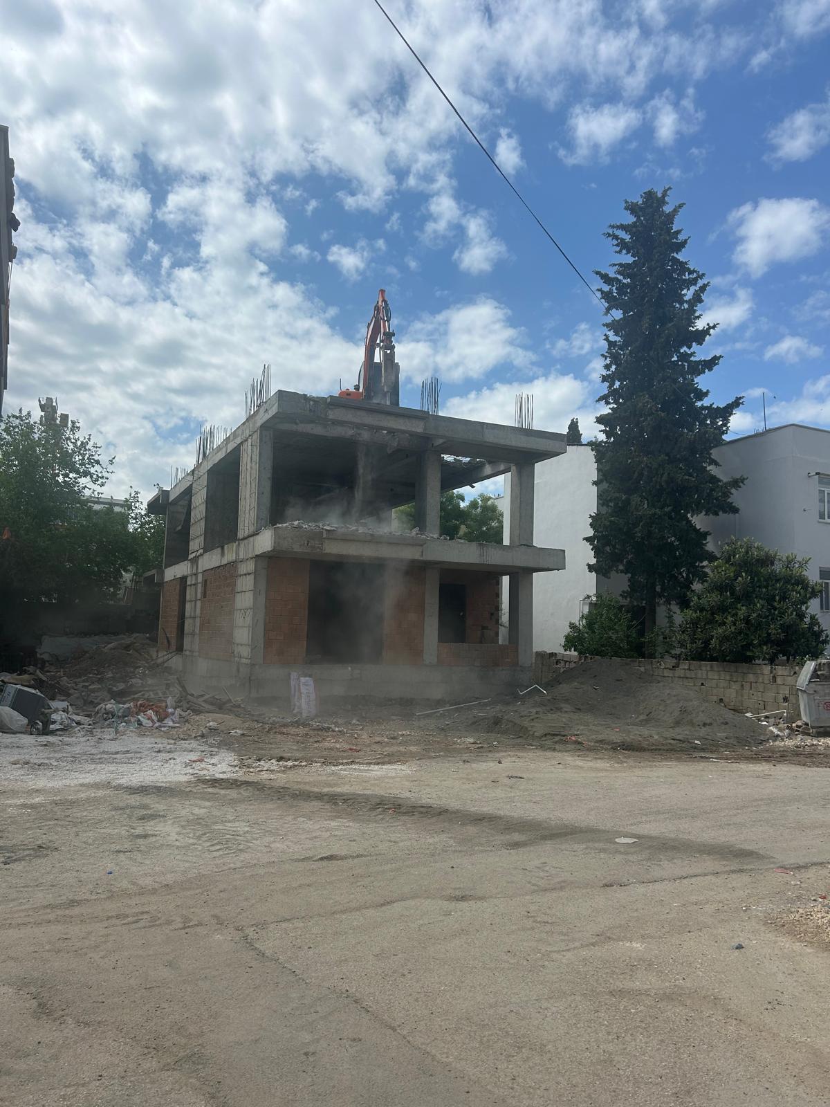 Mevzuat Hükümlerine Uygun Yapılmayan ,Beton Deney Sonuçları Uygun Olmayan ve Hatalı İmalat Yapılan Yapıların Yıktırıldı.