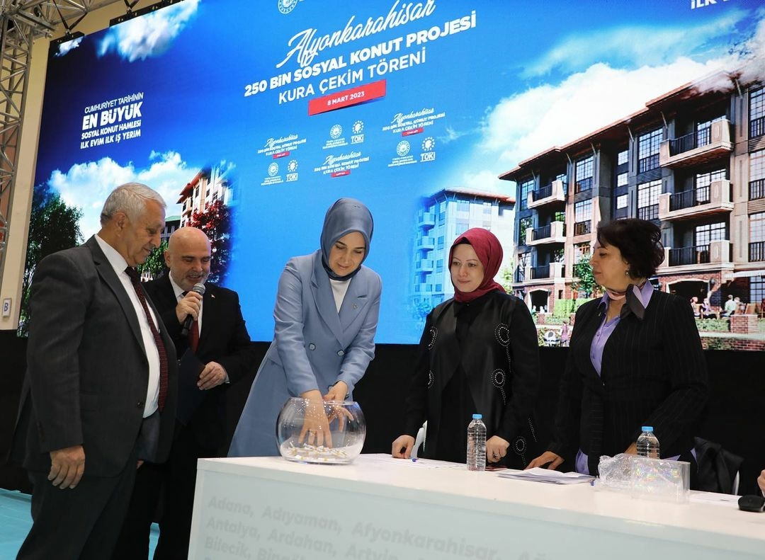 Afyonkarahisar’da, İlk Evim İlk İşyerim” Projesinin Hak Sahibi Belirleme Kura Çekiliş Töreni Yapıldı.