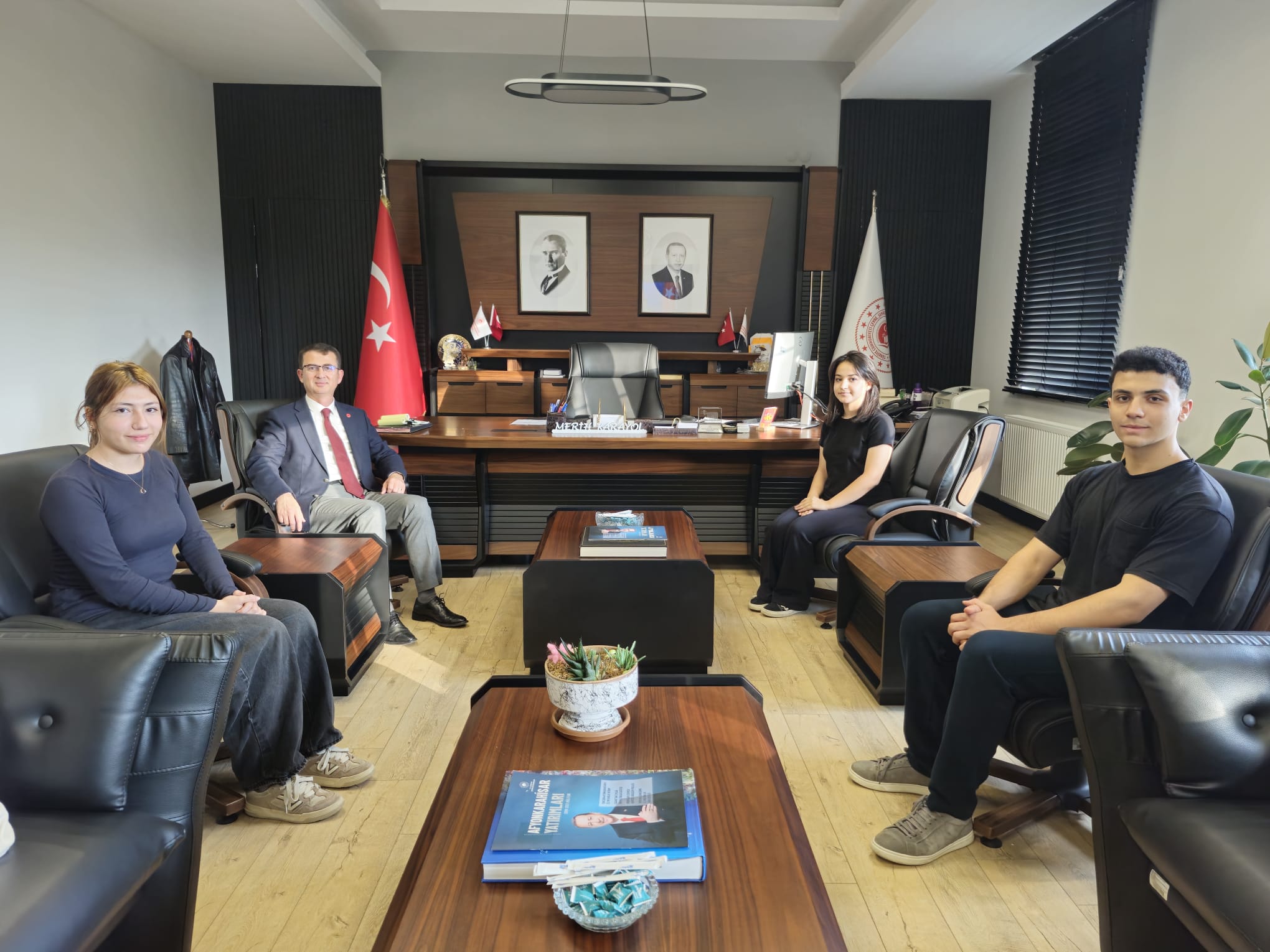 BİLSEM'in Ödüllü Öğrencilerinden İl Müdürümüze Ziyaret