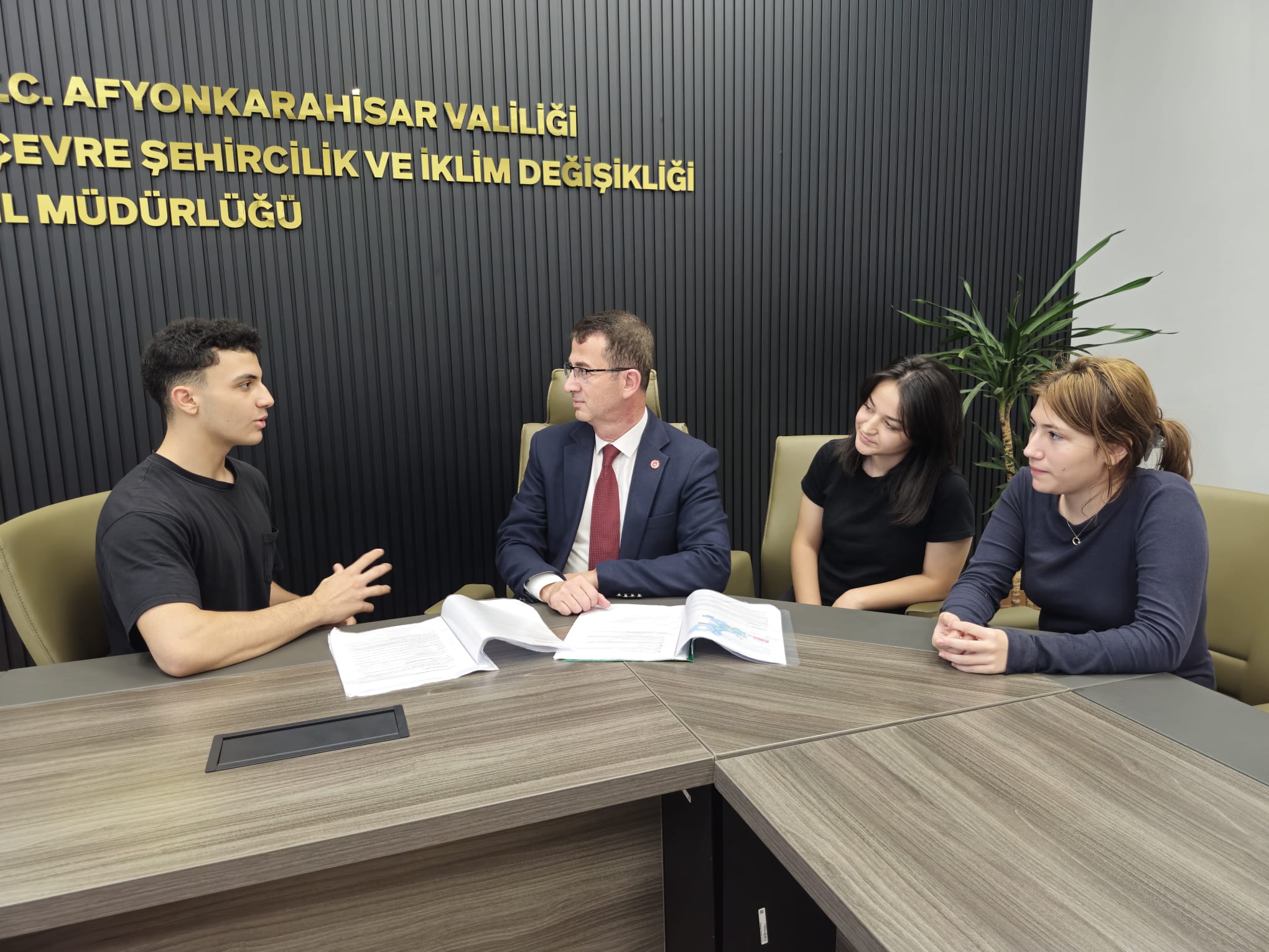 BİLSEM'in Ödüllü Öğrencilerinden İl Müdürümüze Ziyaret