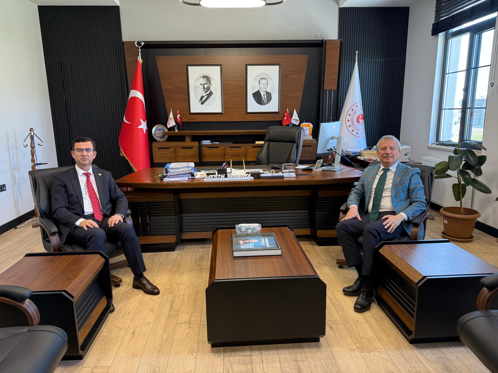 Sayın Dr. Mahmut Koçak’tan İl Müdürümüze Ziyaret