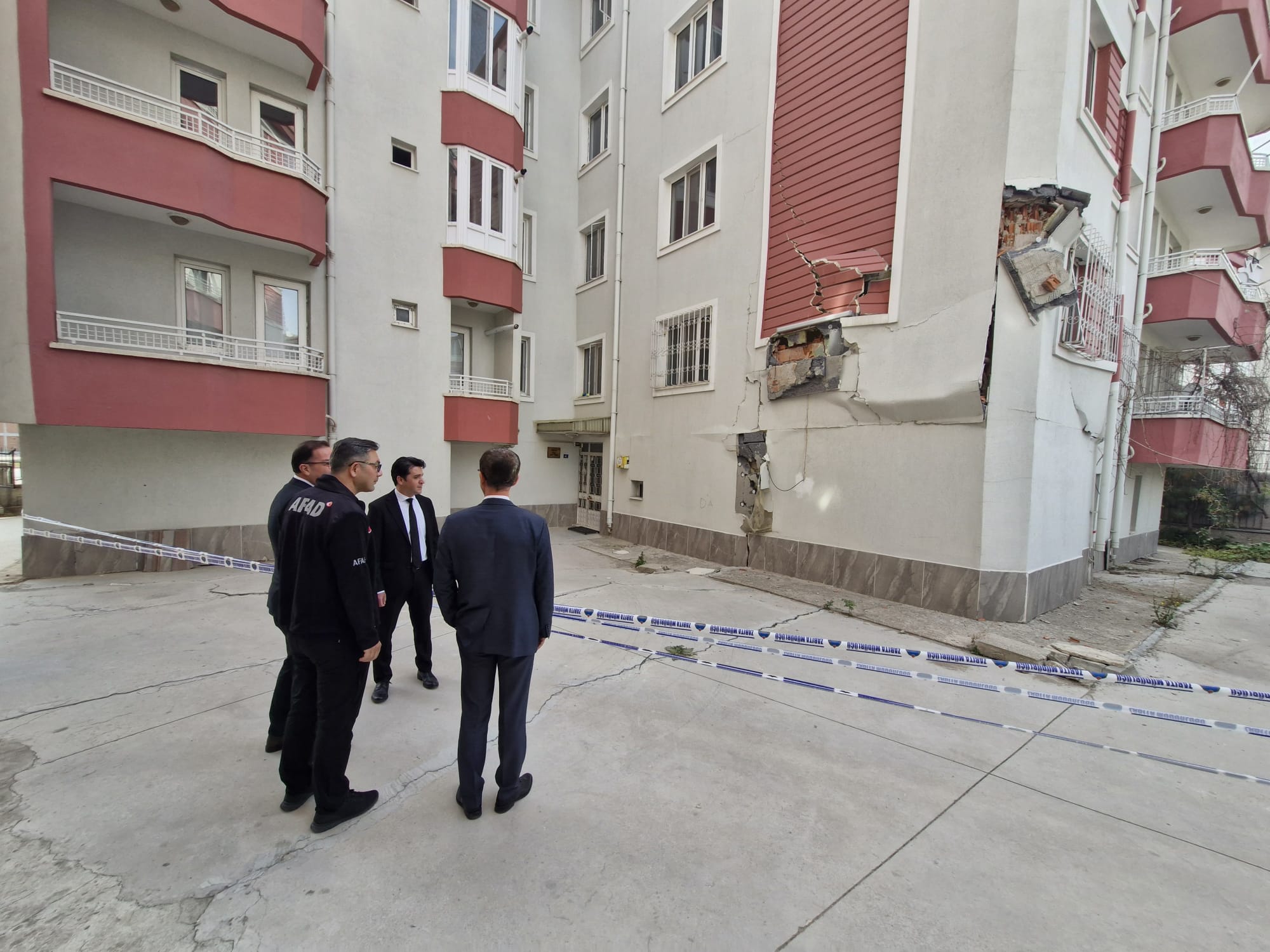 Tahliye Edilen Riskli Binada İnceleme