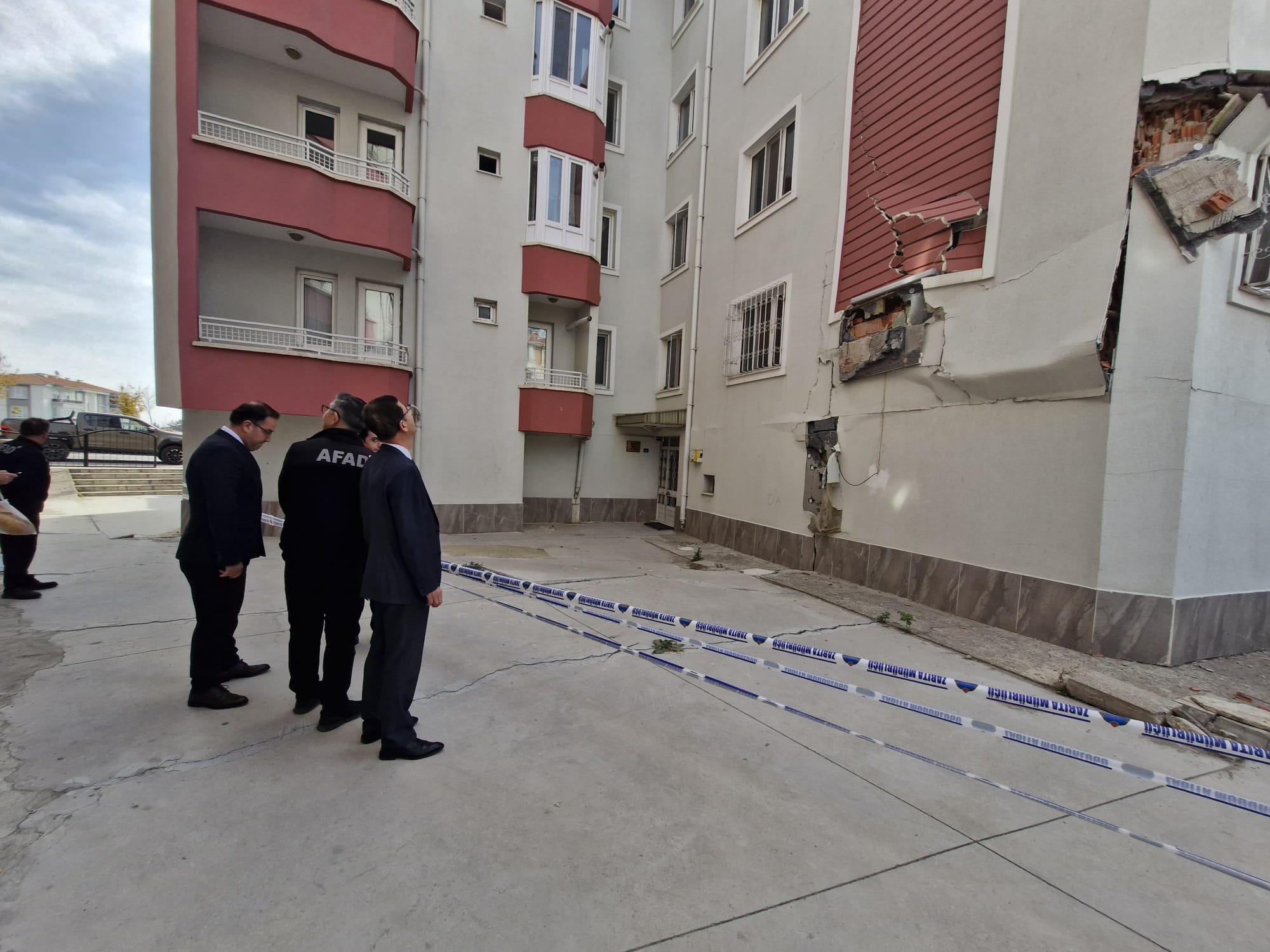 Tahliye Edilen Riskli Binada İnceleme